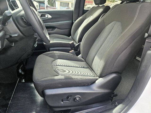 2024 Chrysler Pacifica Touring