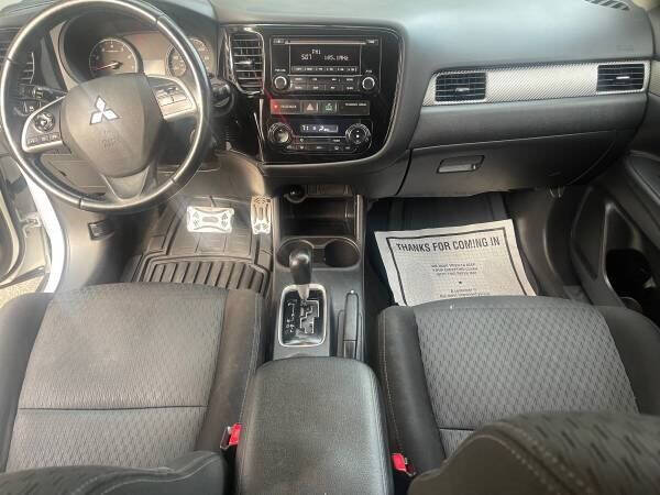 2015 MITSUBISHI Outlander SUV / Crossover