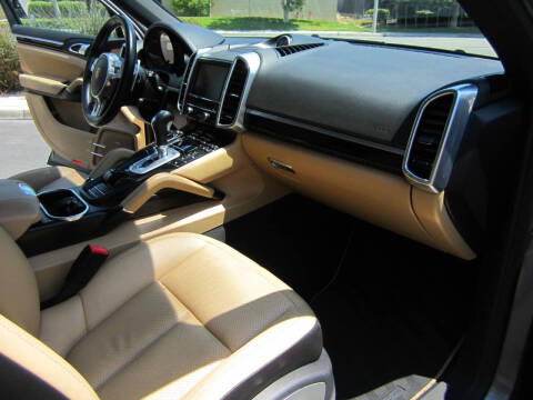 2014 Porsche Cayenne Platinum