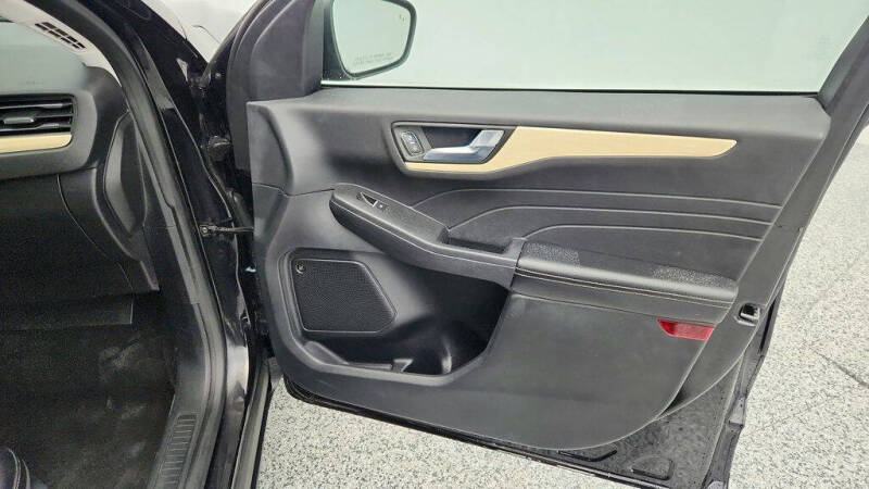 2021 Ford Escape Hybrid Titanium