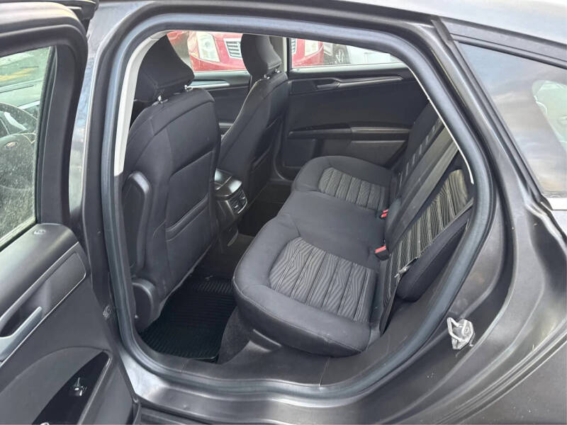 2016 Ford Fusion SE