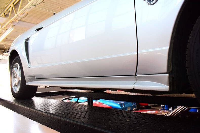 2004 Ford Mustang Deluxe