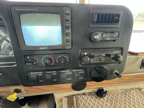 2000 Winnebago Adventurer