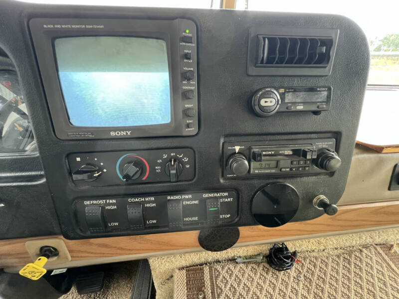 2000 Winnebago Adventurer