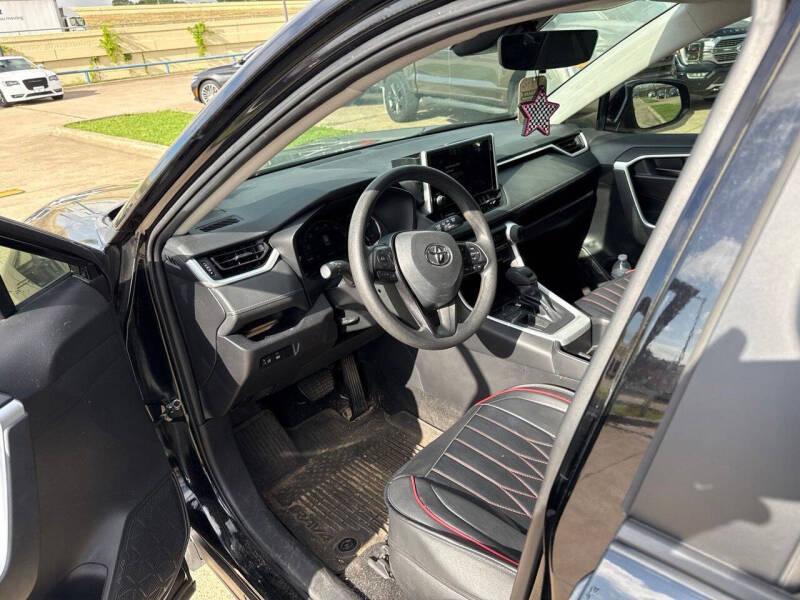 2023 Toyota RAV4 LE