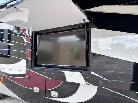 2019 Tiffin Phaeton 40qkh BUNK BEDS, King Bed