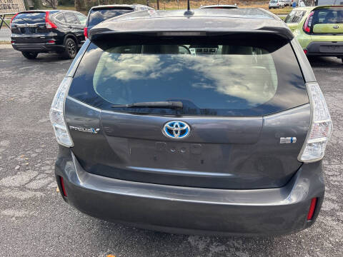 2012 Toyota Prius v Five