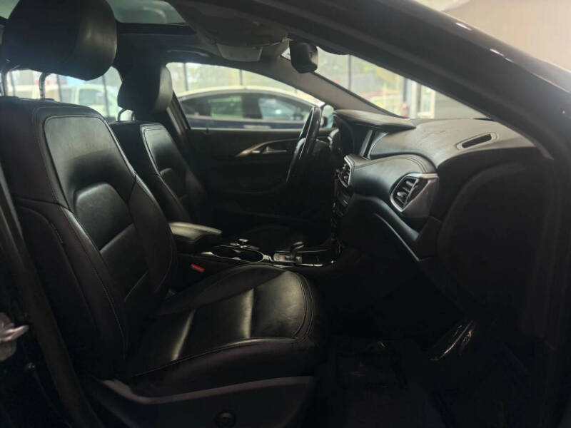 2017 Infiniti QX30 Premium