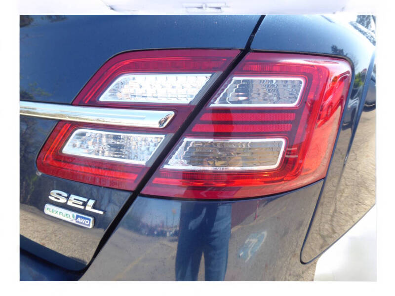2017 Ford Taurus SEL