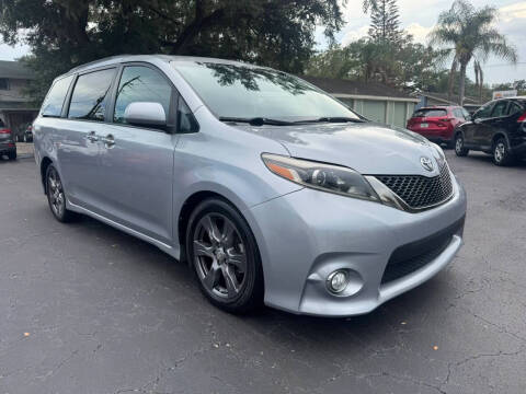 2017 Toyota Sienna SE Premium 8-Passenger