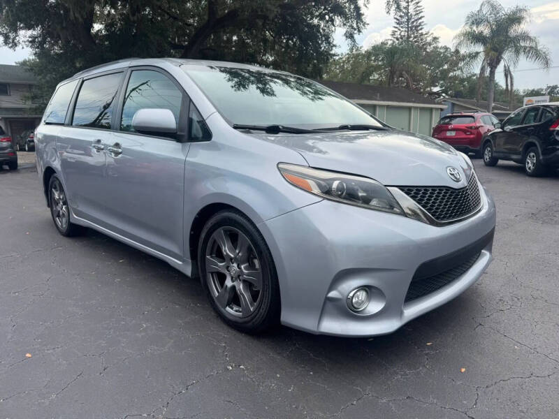 2017 Toyota Sienna SE Premium 8-Passenger