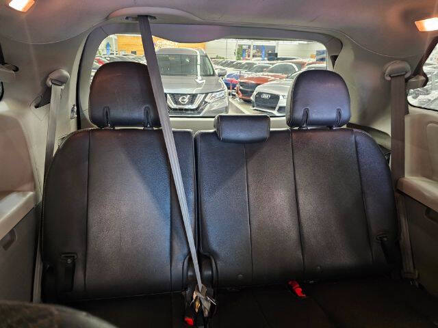 2012 Toyota Sienna SE 8-Passenger