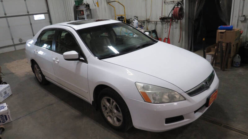 Used 2007 Honda Accord EX with VIN 1HGCM56757A074555 for sale in Pierre, SD