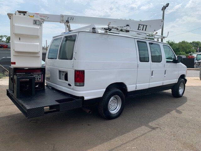 2005 Ford E-Series E-350 SD