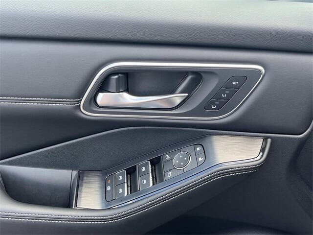 2025 Nissan Rogue Platinum