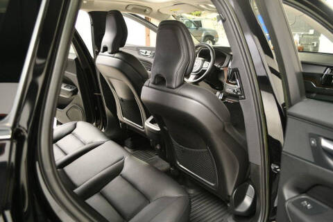 2022 Volvo XC60 B5 Momentum