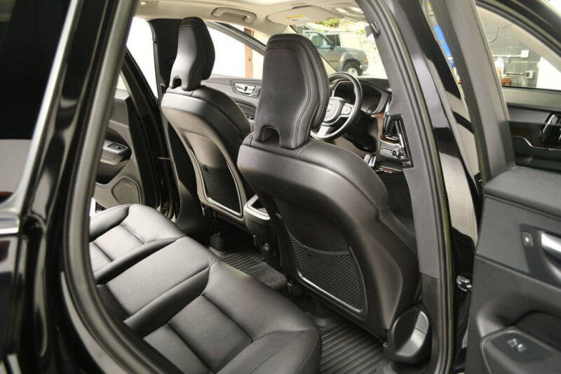 2022 Volvo XC60 B5 Momentum