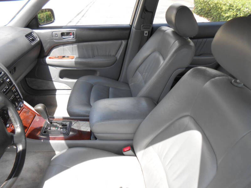 1996 Lexus LS 400
