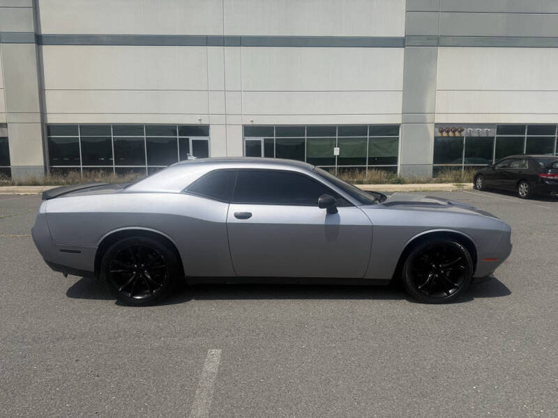 2016 Dodge Challenger SXT Plus