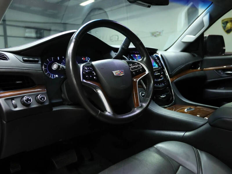 2017 Cadillac Escalade Luxury