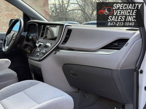 2017 Toyota Sienna LE Mobility 7-Passenger