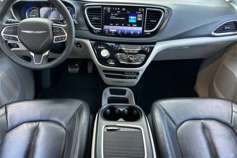 2022 Chrysler Pacifica Hybrid Touring L