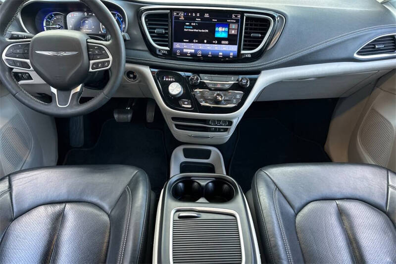 2022 Chrysler Pacifica Hybrid Touring L
