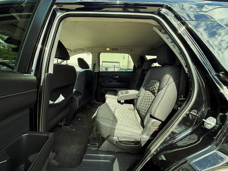 2022 Nissan Pathfinder SV