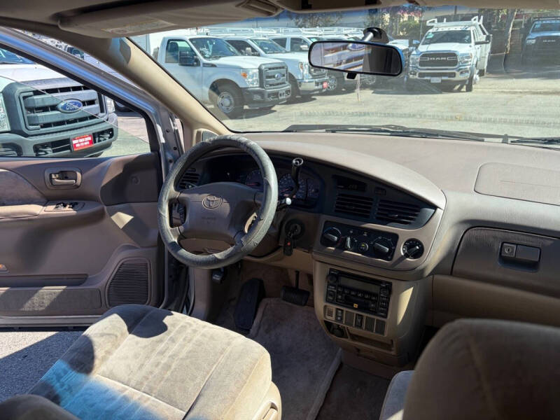 2002 Toyota Sienna LE