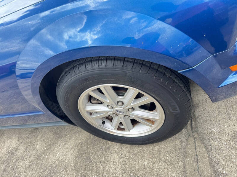 2006 Ford Mustang V6 Deluxe