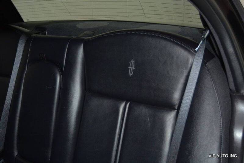 2005 Lincoln Town Car Signature Limited