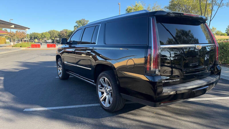 2018 Cadillac Escalade ESV Premium Luxury