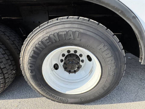 2017 Freightliner M2 106