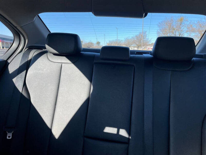 2017 BMW 3 Series 320i