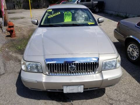2007 Mercury Grand Marquis for sale at Howe's Auto Sales in Lowell MA
