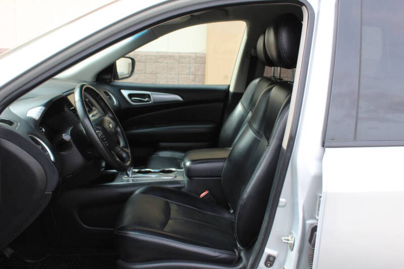 2020 Nissan Pathfinder SL