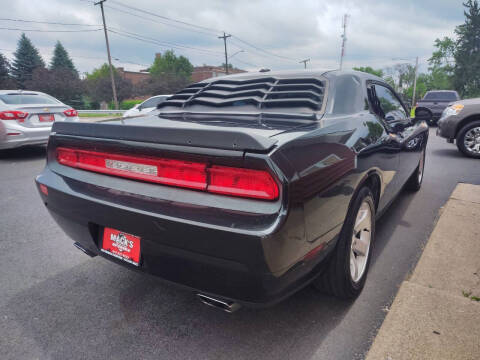 2011 Dodge Challenger SE