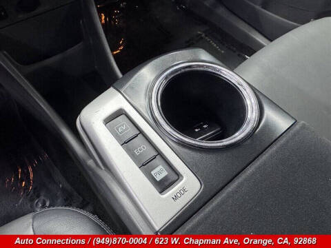 2014 Toyota Prius v Five