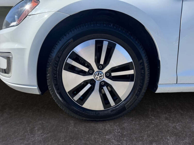 2016 Volkswagen e-Golf SE