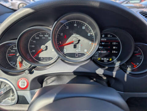 2017 Porsche Cayenne Platinum Edition