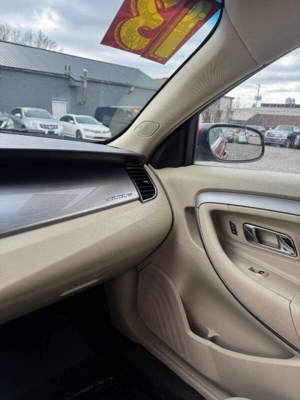2013 Ford Taurus SEL