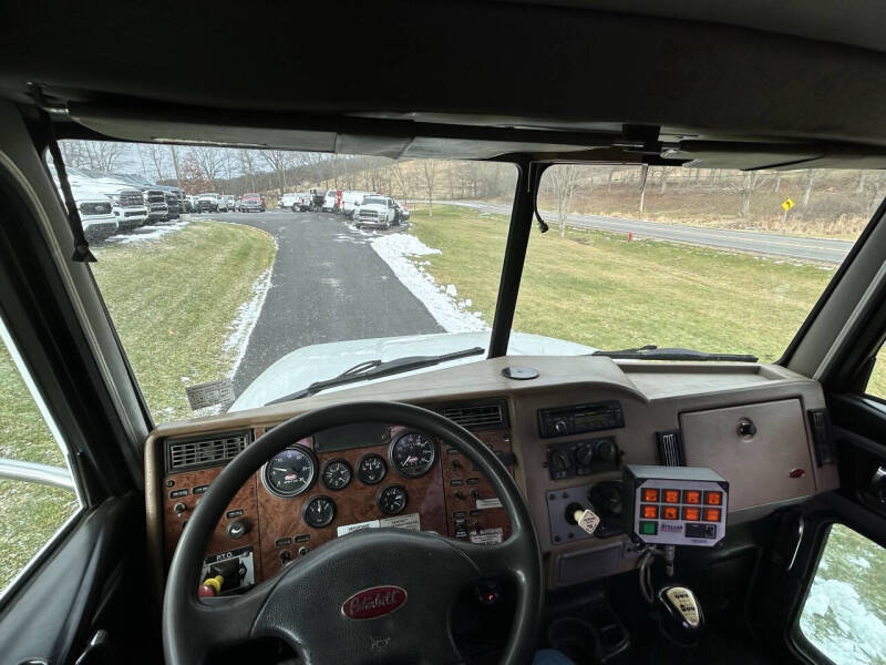 2006 Peterbilt 335 Mechanic's Truck