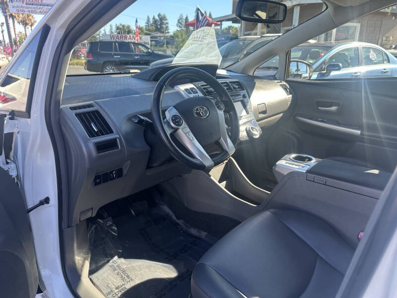 2013 Toyota Prius v Five