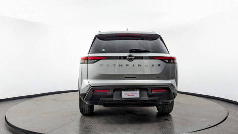 2024 Nissan Pathfinder SV