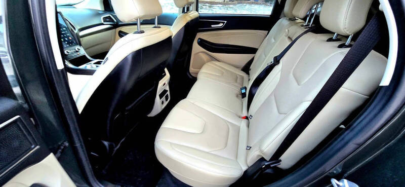 2022 Ford Edge Titanium