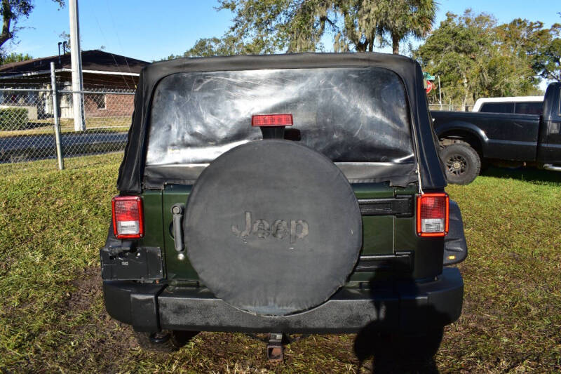 2011 Jeep Wrangler null photo 39