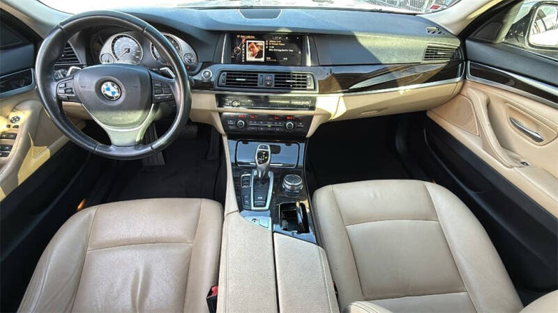 2016 BMW 5 Series 528i