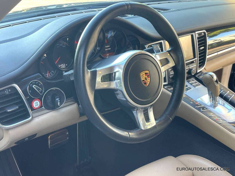 2016 Porsche Panamera 4 Edition