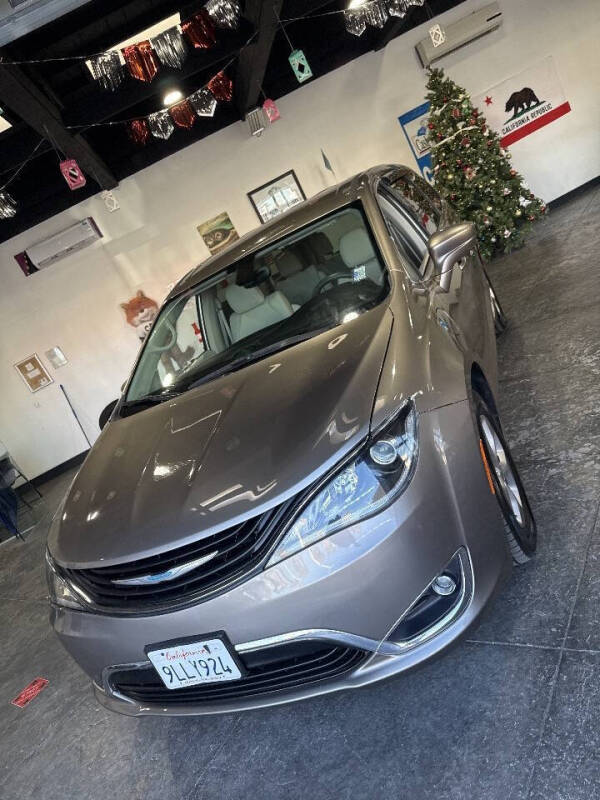 2018 Chrysler Pacifica Hybrid Touring Plus