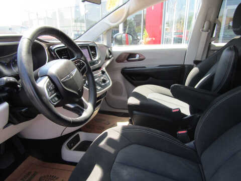 2022 Chrysler Voyager LX